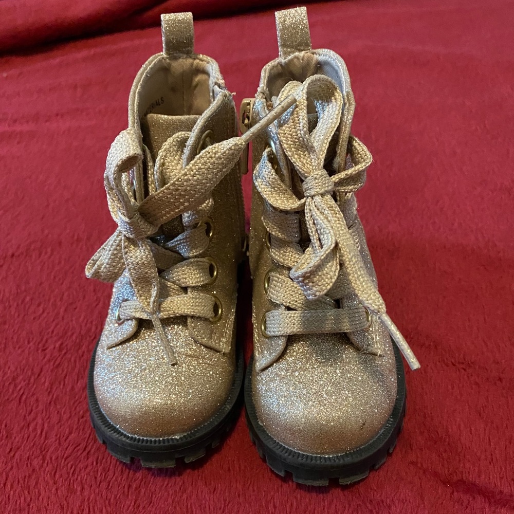 Baby girls size 5C gold glitter boots
